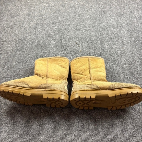 UGG Women’s Vintage Original Ultra Short Shearling lined Boots Tan size: 6 - Picture 3 of 10